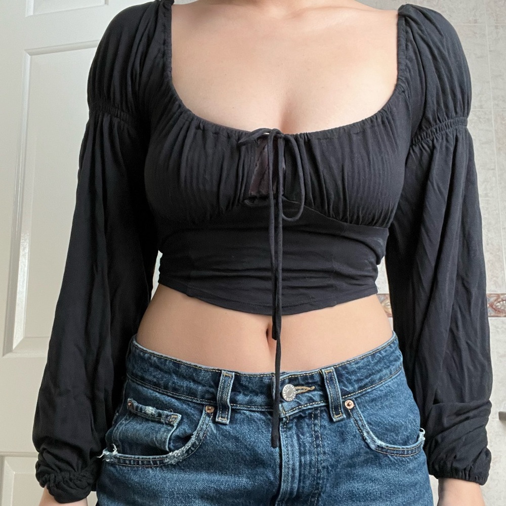 Urban Outfitters black top super cute